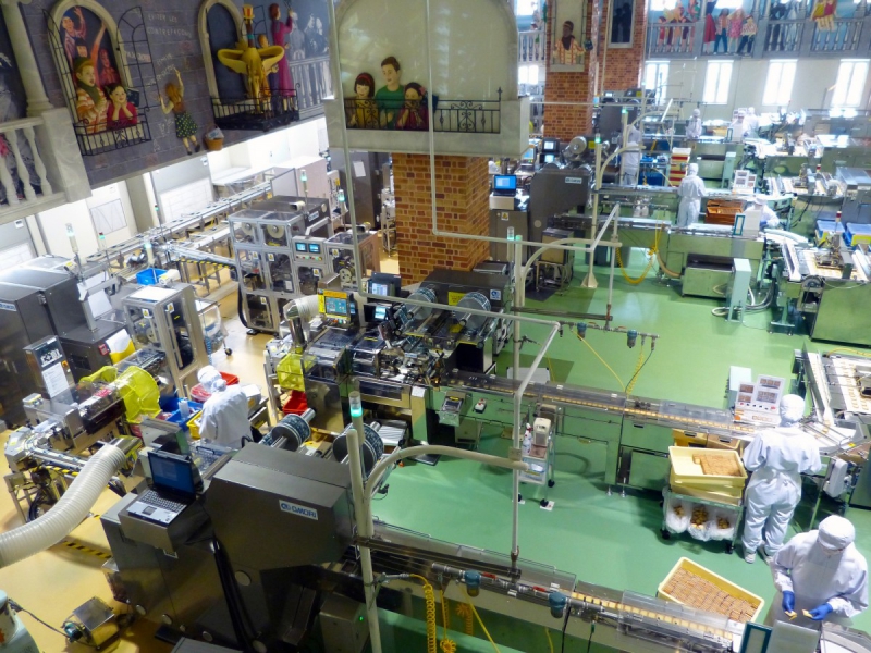 chocolaterie-TRAMOLE-min_japan_sapporo_chocolate_factory_label_packaging_cookie_machine_operators-961509
